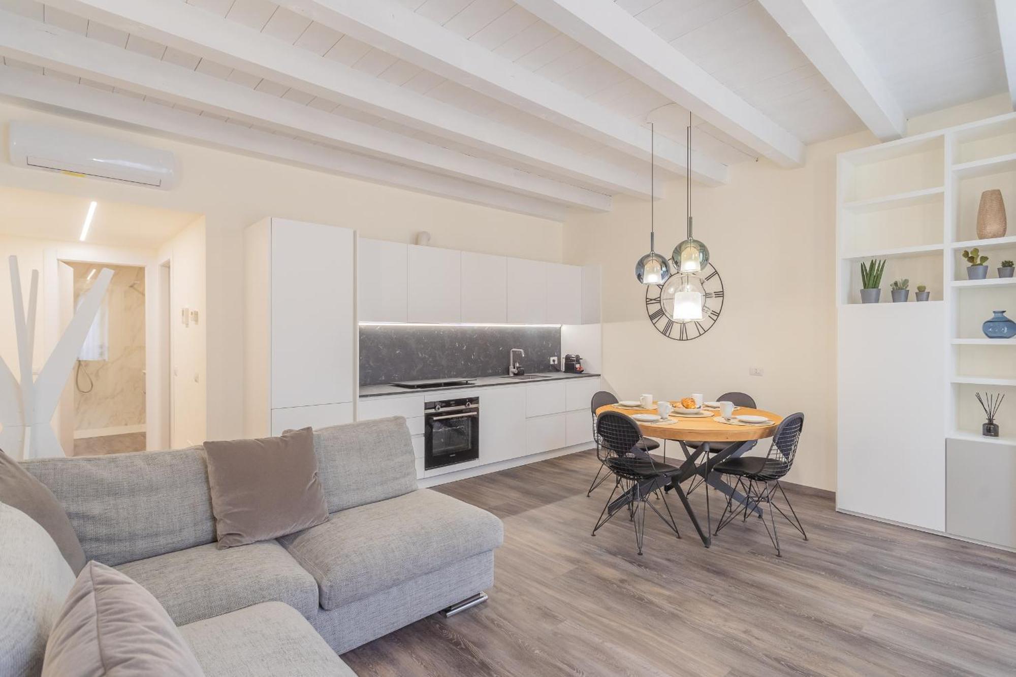 Modern & Stylish Apartment In Como City By Rent All קומו מראה חיצוני תמונה