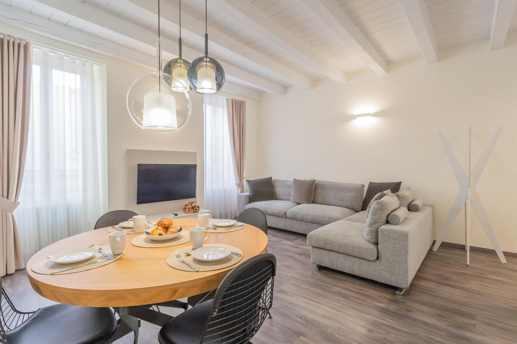 Modern & Stylish Apartment In Como City By Rent All קומו מראה חיצוני תמונה