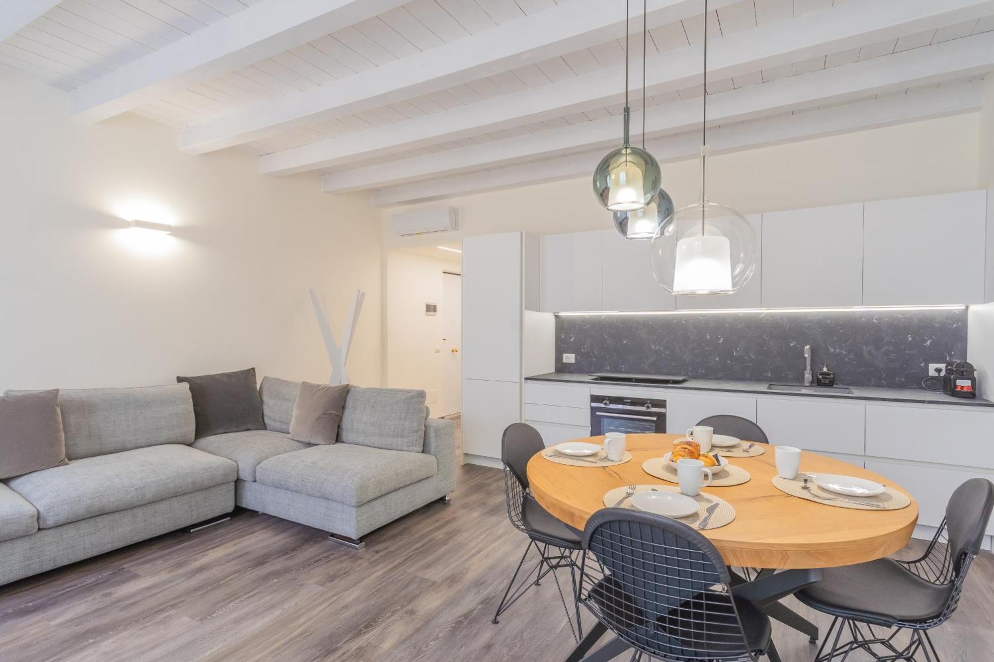 Modern & Stylish Apartment In Como City By Rent All קומו מראה חיצוני תמונה